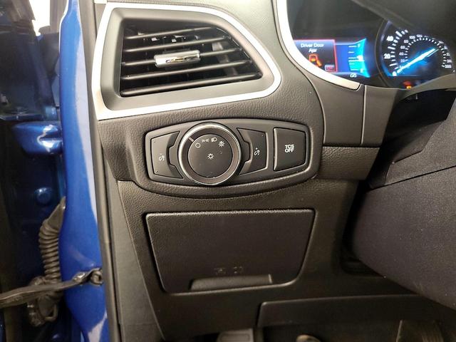 Photo of 2021 Blue Ford Edge