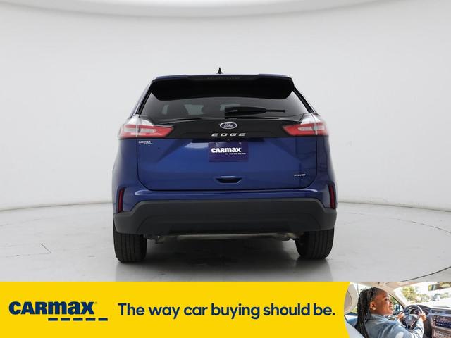 Photo of 2021 Blue Ford Edge