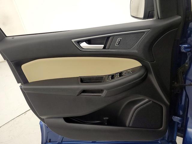 Photo of 2021 Blue Ford Edge