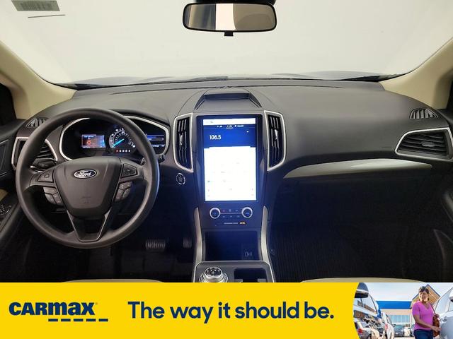 Photo of 2021 Blue Ford Edge