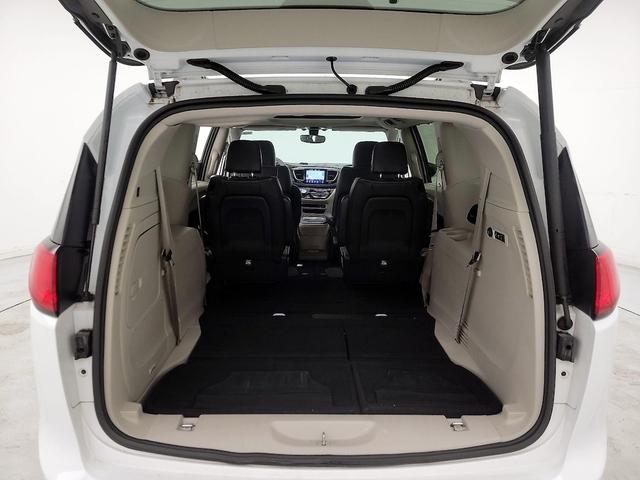 Photo of 2018 White Chrysler Pacifica