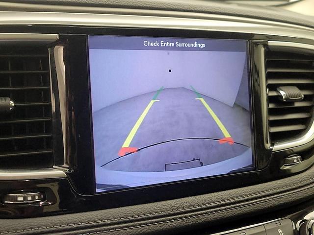 Photo of 2018 White Chrysler Pacifica