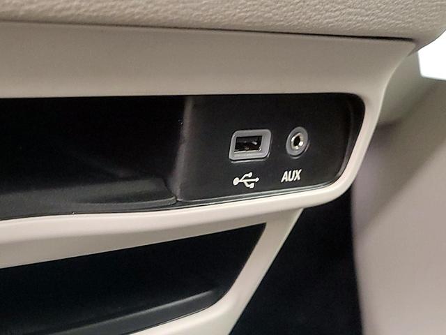 Photo of 2018 White Chrysler Pacifica