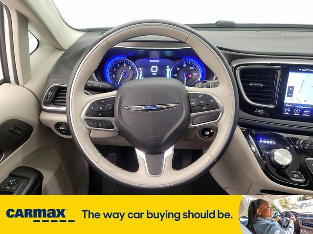 Photo of 2018 White Chrysler Pacifica