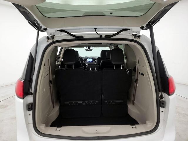 Photo of 2018 White Chrysler Pacifica
