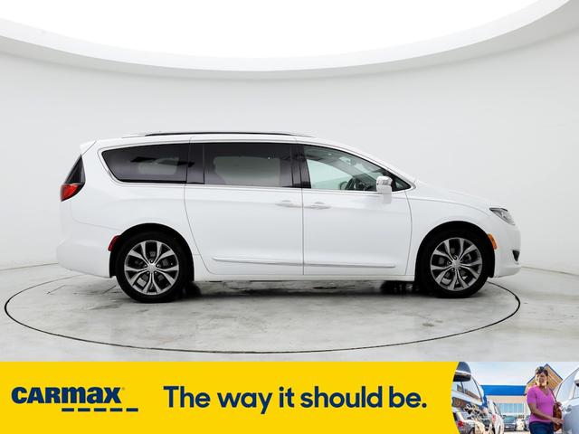 Photo of 2018 White Chrysler Pacifica