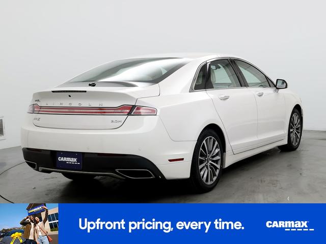Photo of 2019 White Lincoln MKZ Hybrid