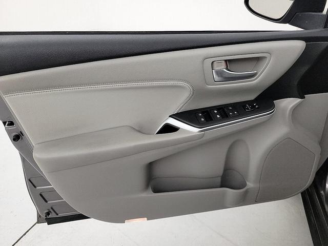 Photo of 2016 Tan Toyota Camry