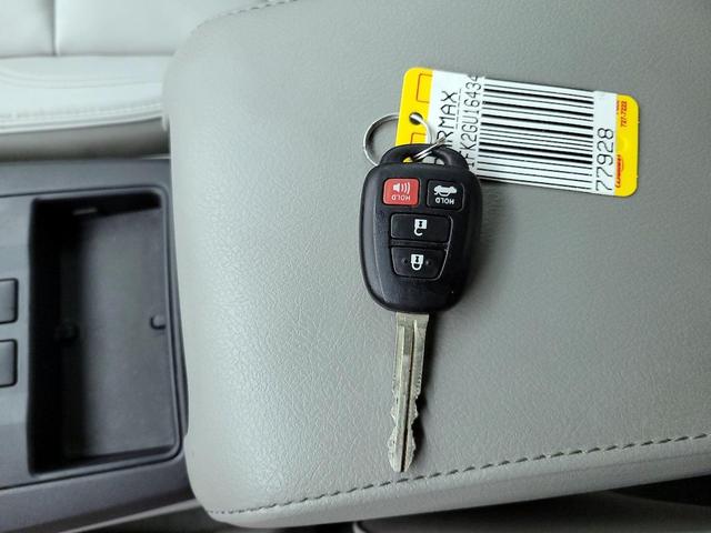 Photo of 2016 Tan Toyota Camry