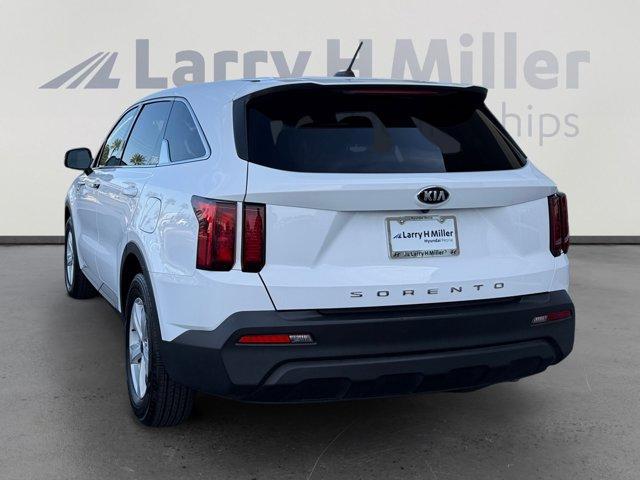 Photo of 2021 Glacial White Pearl Kia Sorento