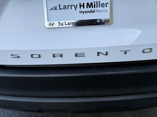 Photo of 2021 Glacial White Pearl Kia Sorento