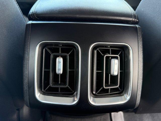 Photo of 2021 Glacial White Pearl Kia Sorento