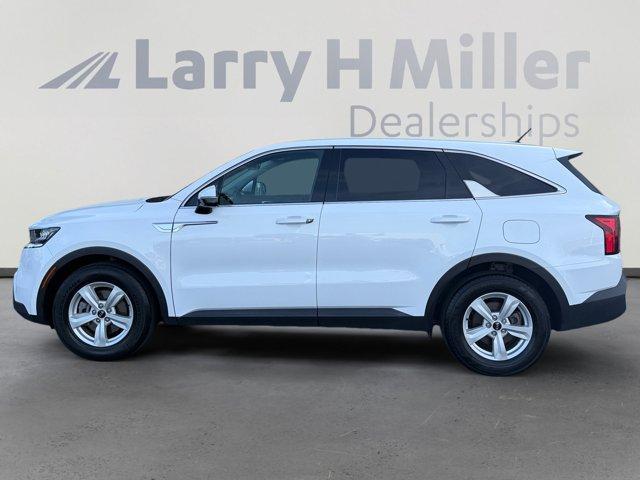 Photo of 2021 Glacial White Pearl Kia Sorento