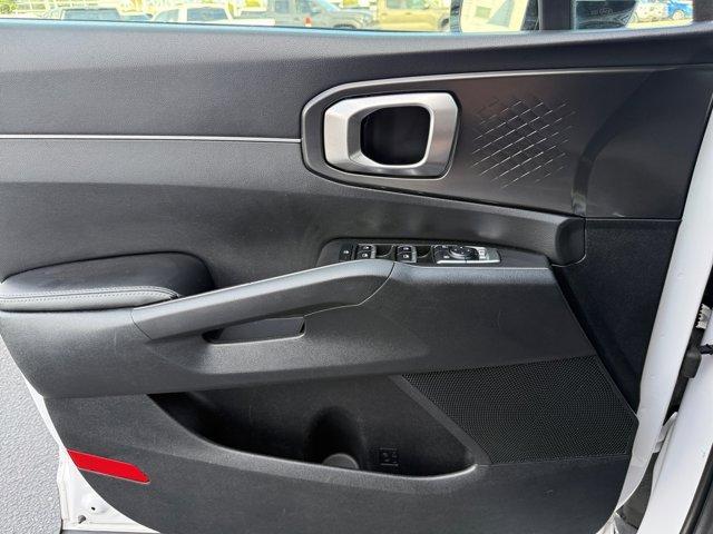 Photo of 2021 Glacial White Pearl Kia Sorento