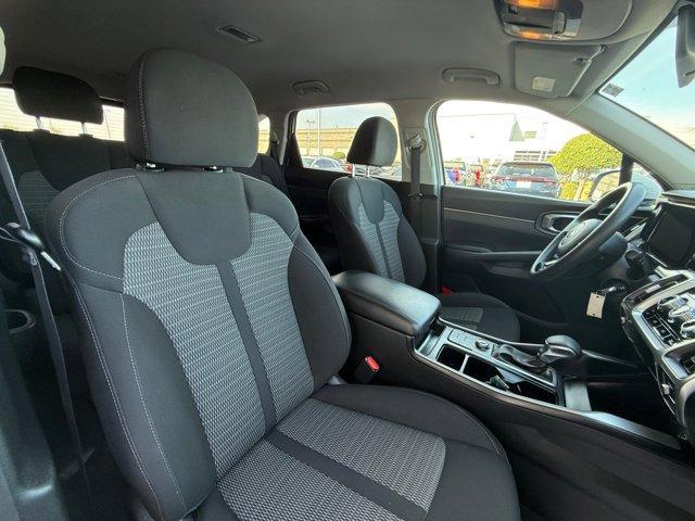 Photo of 2021 Glacial White Pearl Kia Sorento