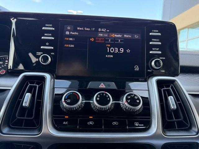 Photo of 2021 Glacial White Pearl Kia Sorento