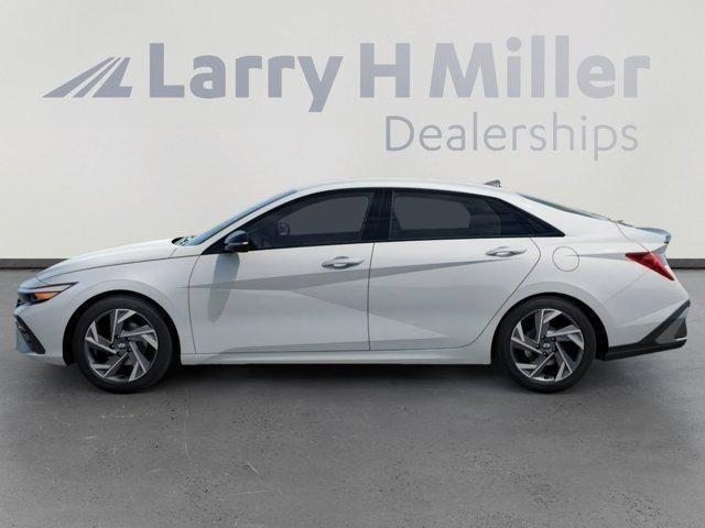 Photo of 2025 White Hyundai ELANTRA