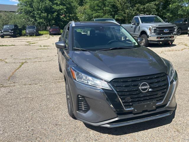 Photo of 2024 Gun Metallic Nissan Kicks