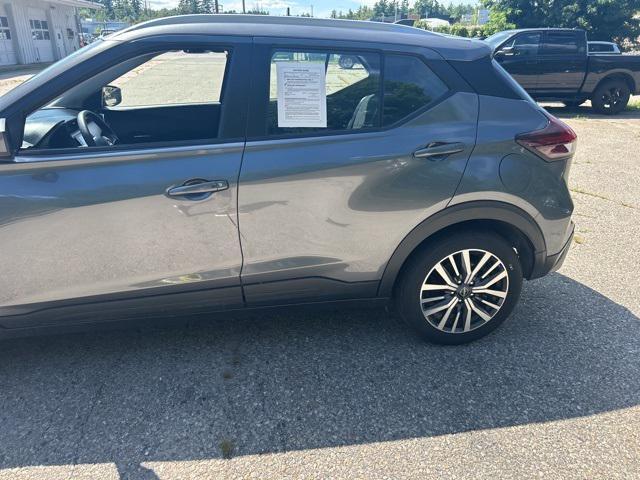 Photo of 2024 Gun Metallic Nissan Kicks