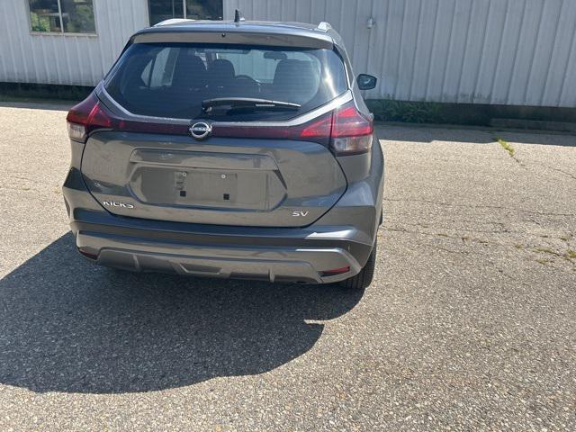 Photo of 2024 Gun Metallic Nissan Kicks