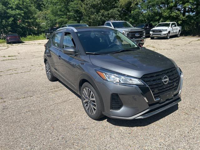 Photo of 2024 Gun Metallic Nissan Kicks
