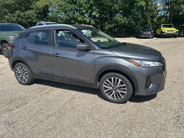 Photo of 2024 Gun Metallic Nissan Kicks
