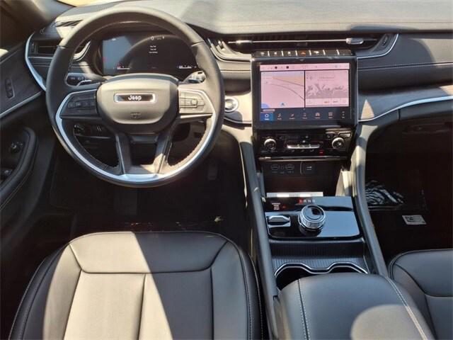 Photo of 2025 Bright White Clearcoat Jeep Grand Cherokee L