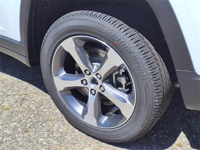 Photo of 2025 Bright White Clearcoat Jeep Grand Cherokee L