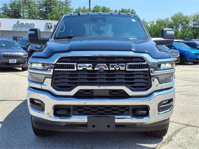 Photo of 2025 Diamond Black Crystal Pearlcoat RAM 2500
