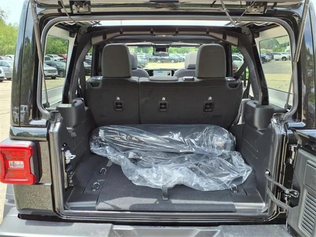 Photo of 2025 Black Clearcoat Jeep Wrangler