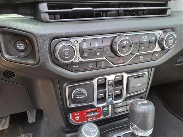 Photo of 2025 Black Clearcoat Jeep Wrangler