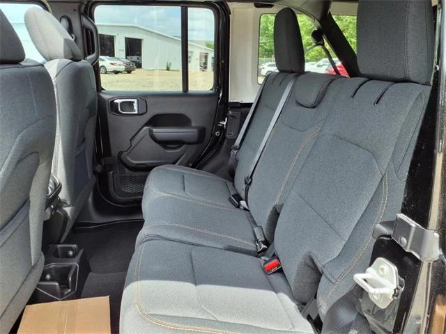 Photo of 2025 Black Clearcoat Jeep Wrangler