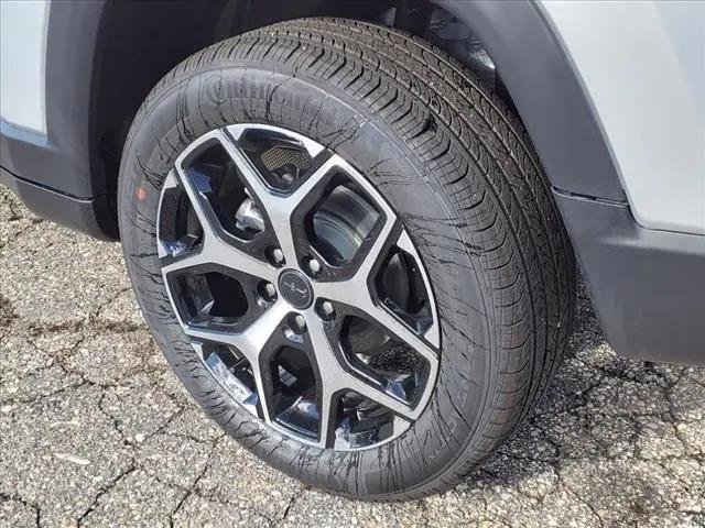 Photo of 2025 Silver Zynith Metallic Clearcoat Jeep Compass