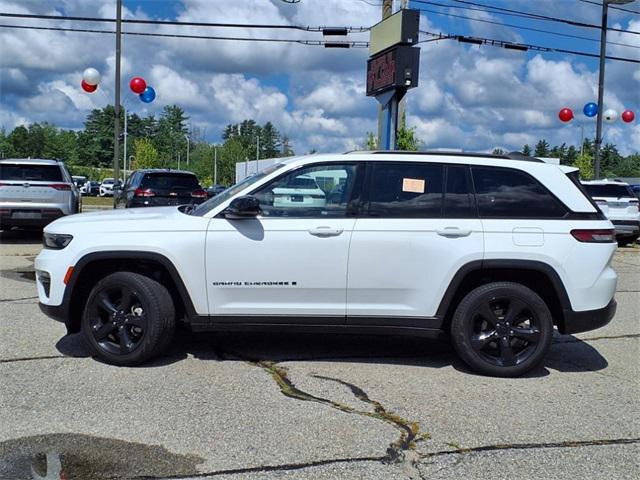 Photo of 2023 Bright White Clearcoat Jeep Grand Cherokee