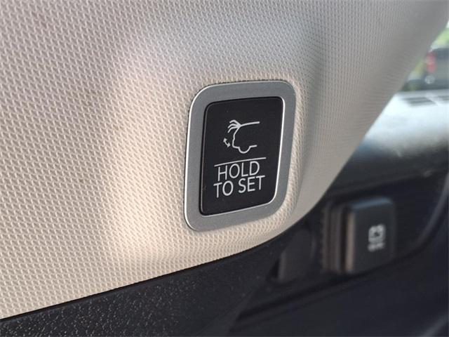 Photo of 2023 Bright White Clearcoat Jeep Grand Cherokee