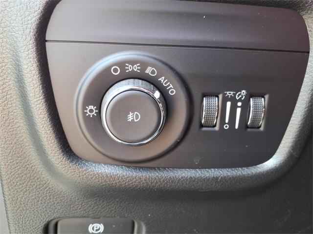 Photo of 2023 Bright White Clearcoat Jeep Grand Cherokee