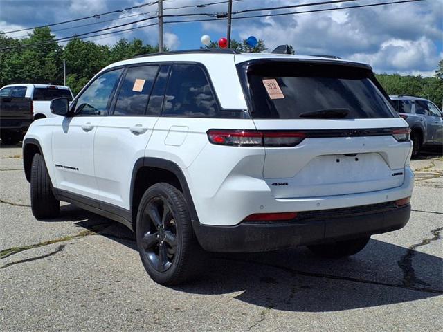 Photo of 2023 Bright White Clearcoat Jeep Grand Cherokee