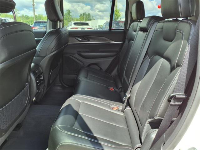 Photo of 2023 Bright White Clearcoat Jeep Grand Cherokee