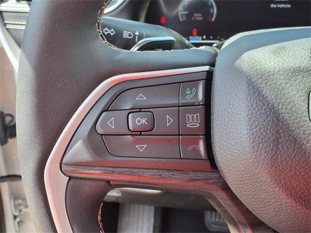 Photo of 2023 Bright White Clearcoat Jeep Grand Cherokee