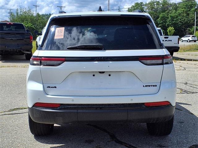 Photo of 2023 Bright White Clearcoat Jeep Grand Cherokee