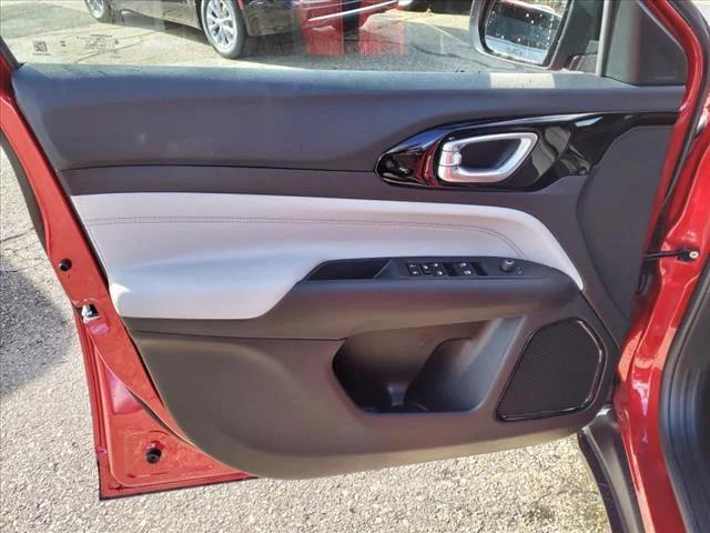 Photo of 2025 Red Hot Pearlcoat Jeep Compass