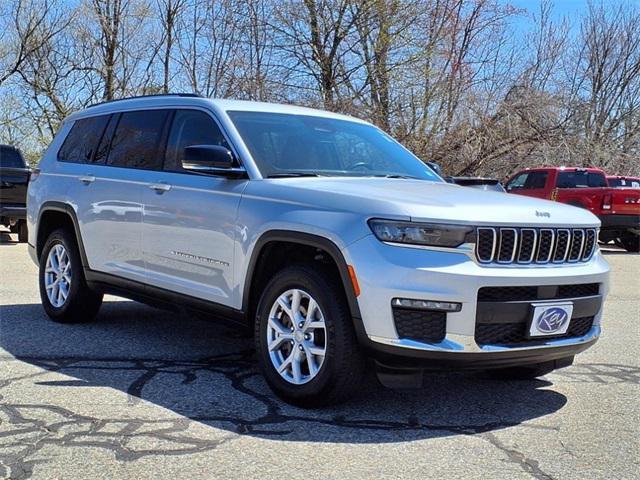 Photo of 2022 Silver Zynith Jeep Grand Cherokee L