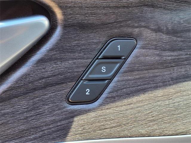 Photo of 2022 Silver Zynith Jeep Grand Cherokee L
