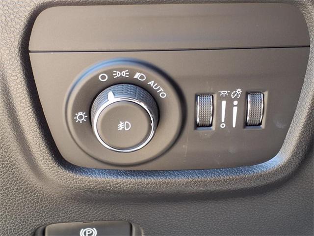 Photo of 2022 Silver Zynith Jeep Grand Cherokee L