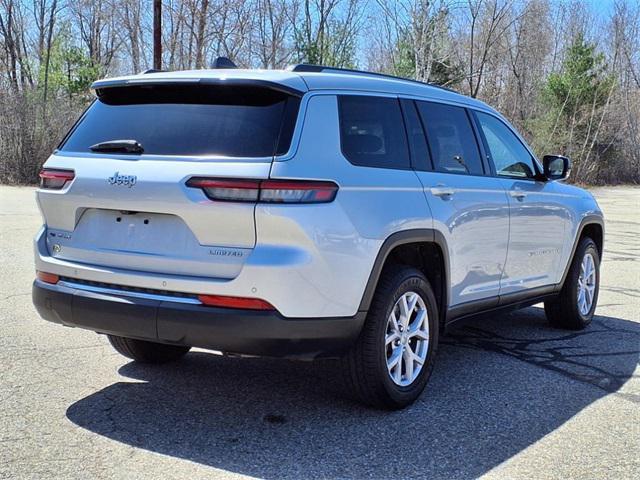 Photo of 2022 Silver Zynith Jeep Grand Cherokee L