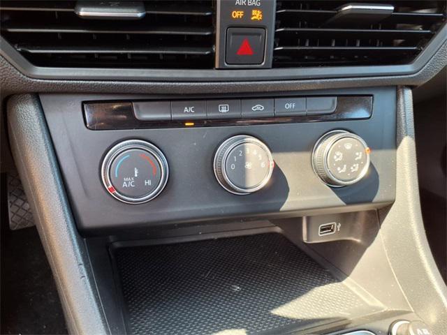 Photo of 2019 Silver Metallic Volkswagen Jetta