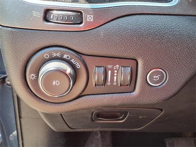 Photo of 2020 Slate Blue Pearlcoat Jeep Cherokee