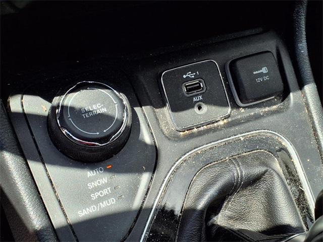 Photo of 2020 Slate Blue Pearlcoat Jeep Cherokee