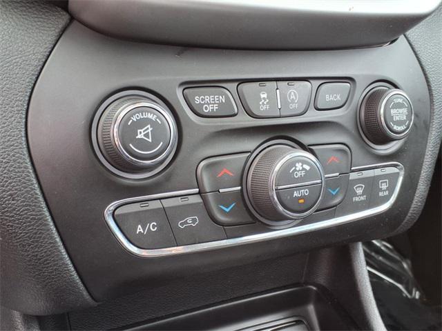 Photo of 2016 Brilliant Black Crystal Pearlcoat Jeep Cherokee