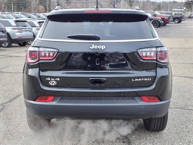 Photo of 2025 Diamond Black Crystal Pearlcoat Jeep Compass